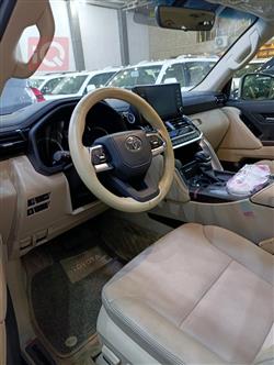 تۆیۆتا لاند کروزەر